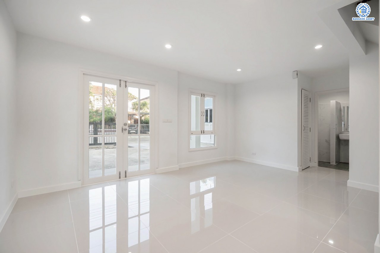 บ้านมือสองตกแต่งใหม่ โครงการ เนเบอร์โฮม วัชรพล เนื้อที่ 51 ตร.ว. ฟังก์ชัน 3 ห้องนอน 2 ห้องน้ำ จอดรถได้ 2 คัน บนทำเลเชื่อมต่อหลายเส้นทาง ทั้ง ถนนสุขาภิบาล5 ถนนสายไหม และถนนรามอินทรา ใกล้ทางด่วน "ฉลองรัช" และรถไฟฟ้าสายสีเขียว "สถานีสายหยุด"